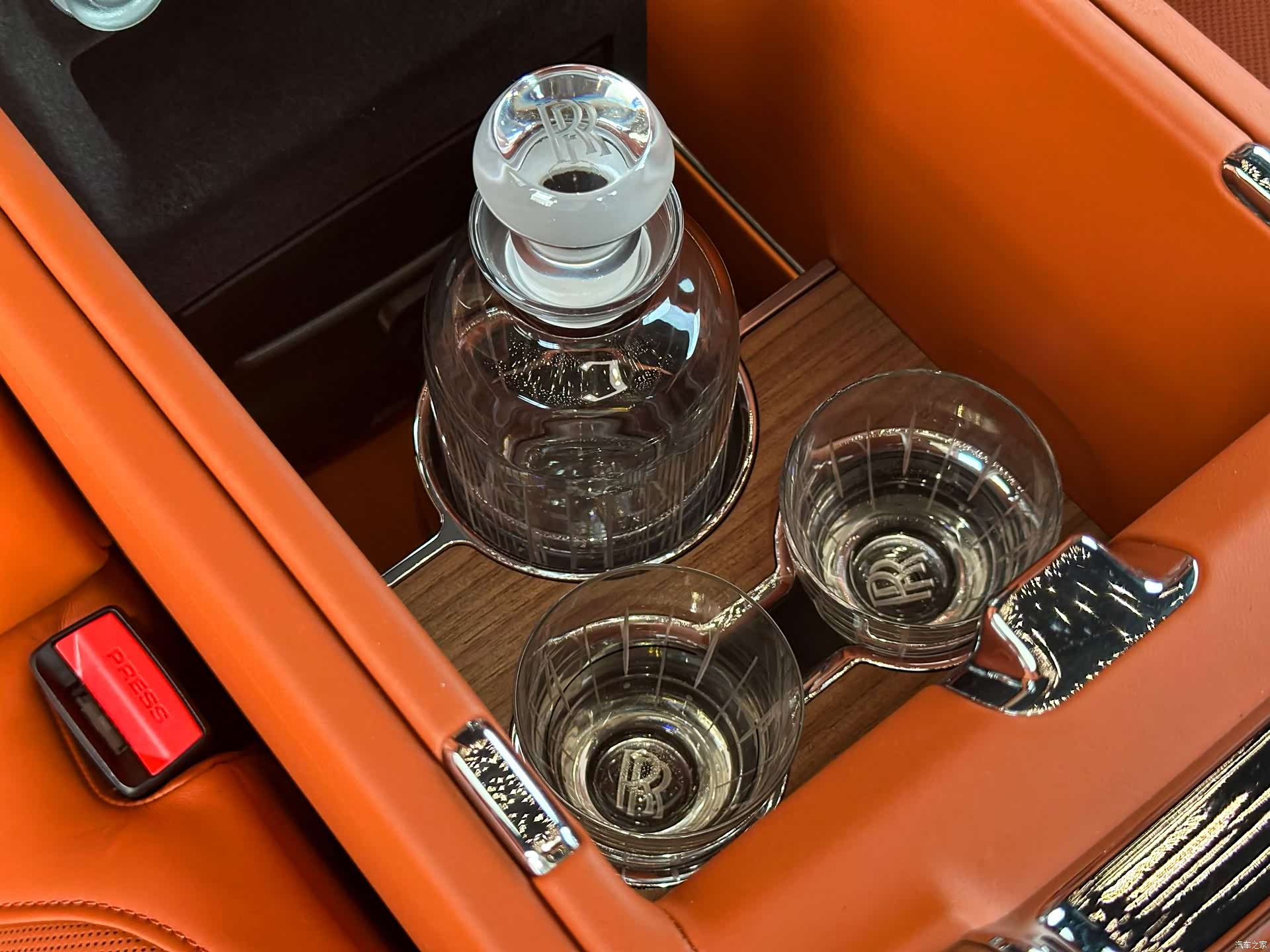Rolls-Royce Cullinan, 2025 24