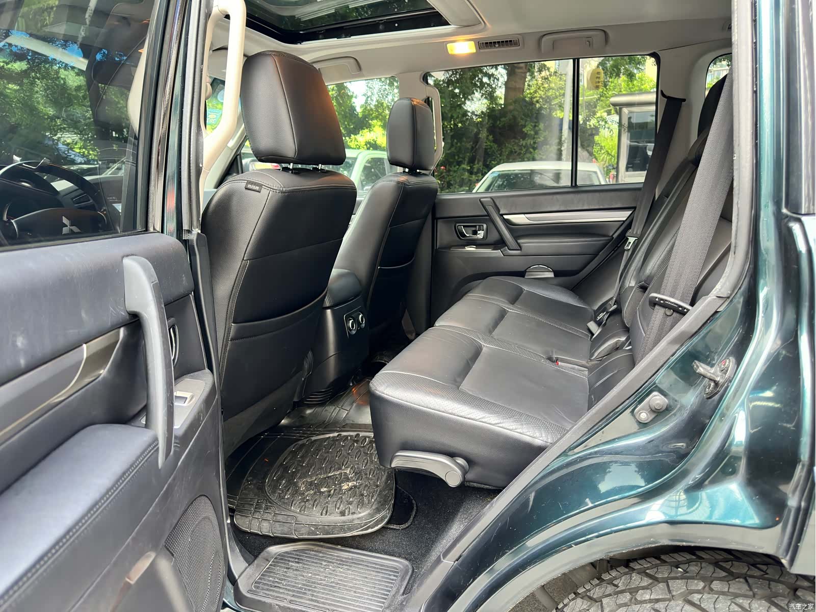Mitsubishi Pajero, 2011 10