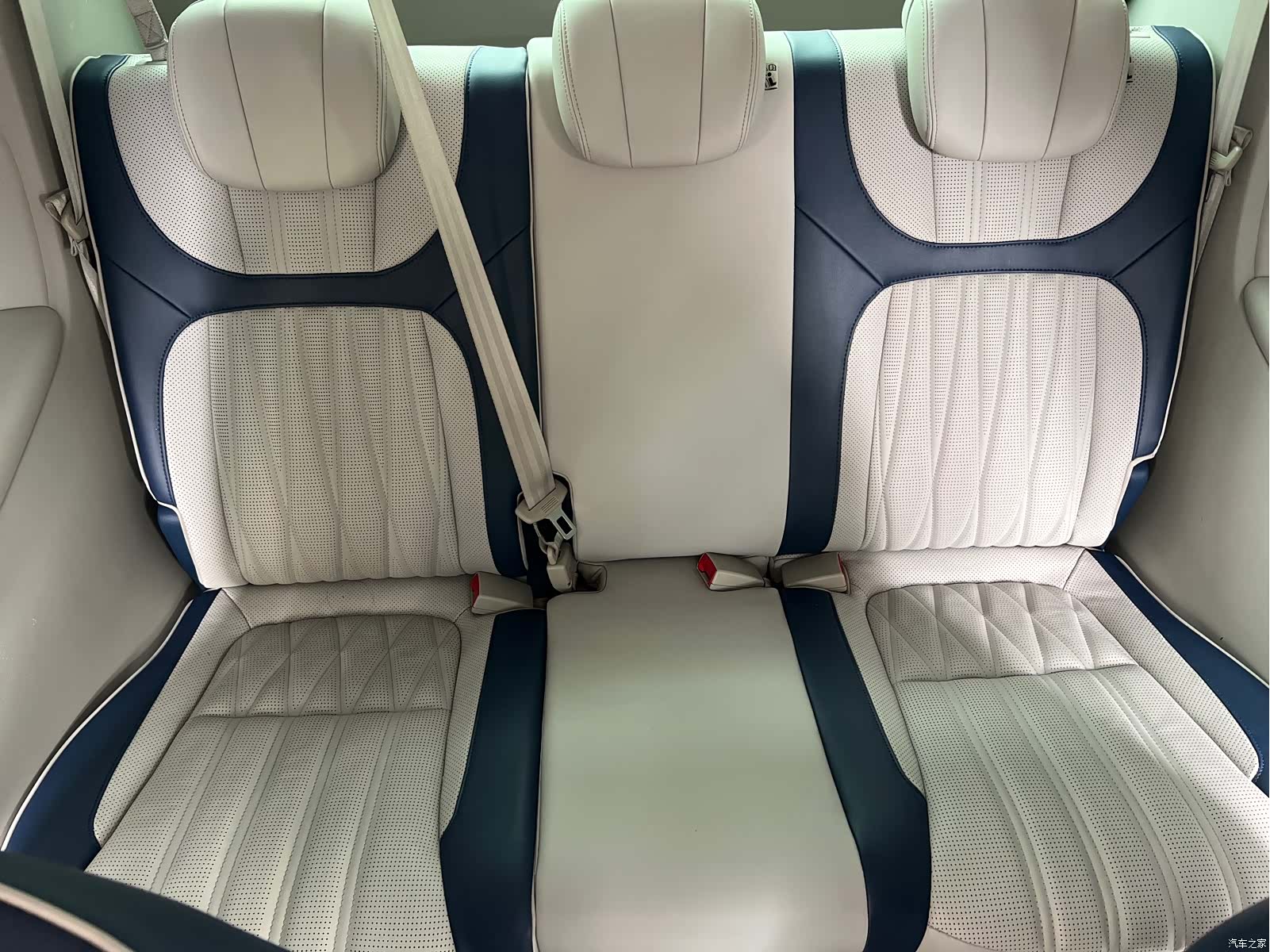 Roewe iMAX8, 2021 14