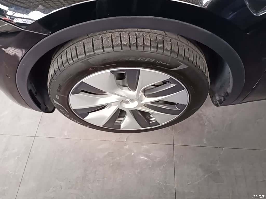 Tesla Model Y, 2023 23