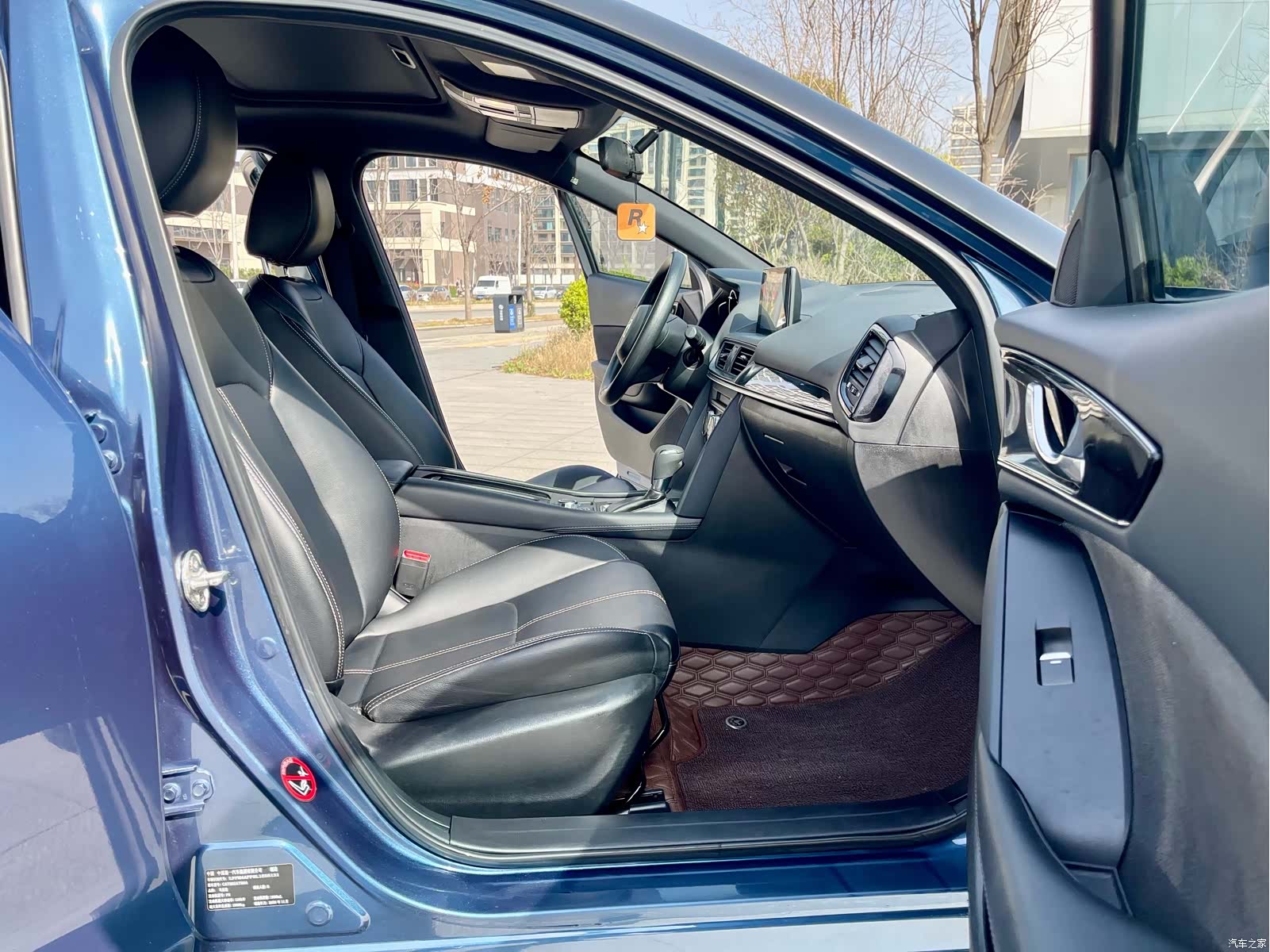 Mazda CX-4, 2021 все фото
