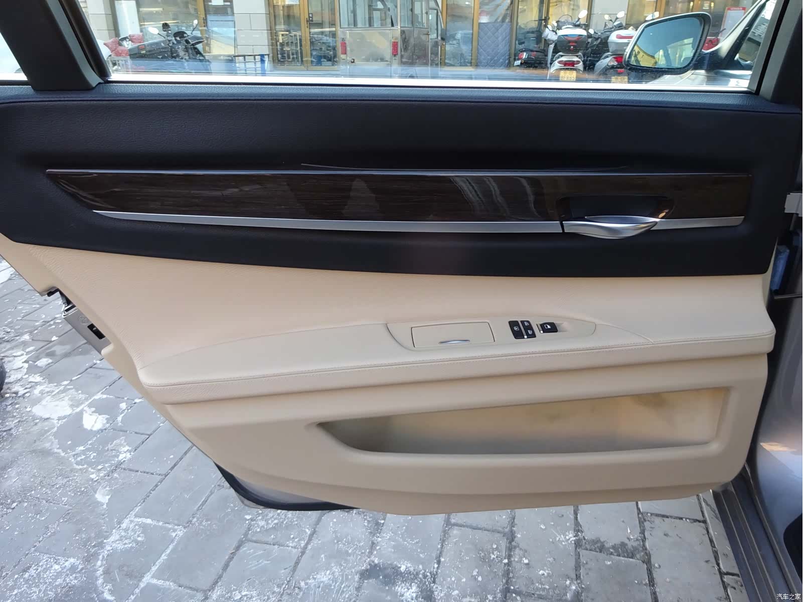 BMW 7 Series, 2011 26