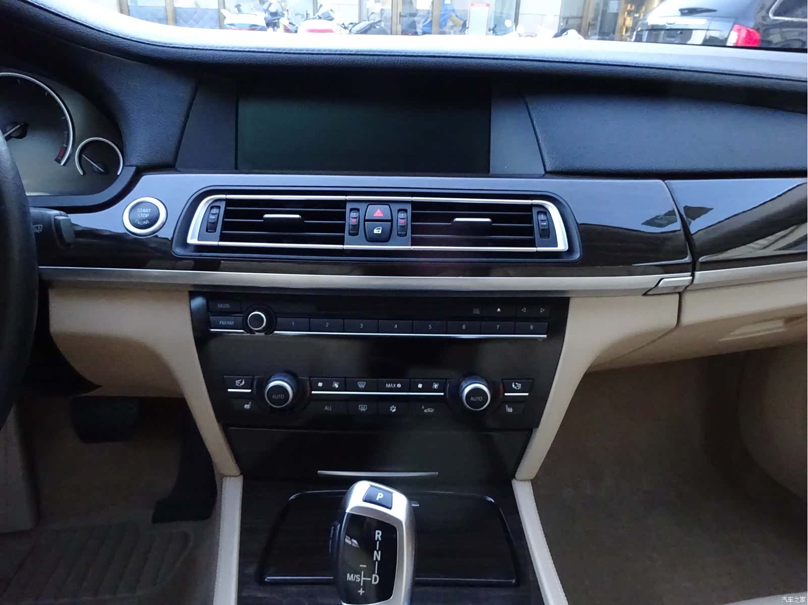 BMW 7 Series, 2011 24