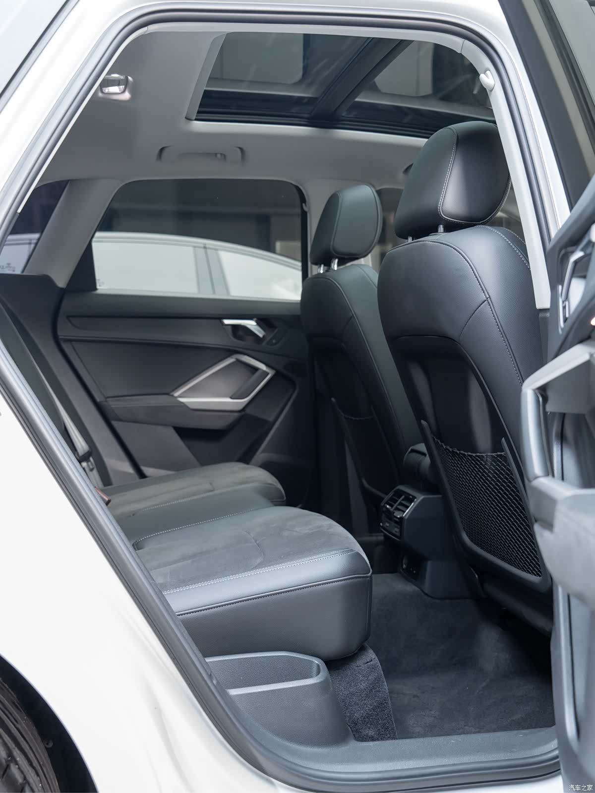 Audi Q3, 2023 14