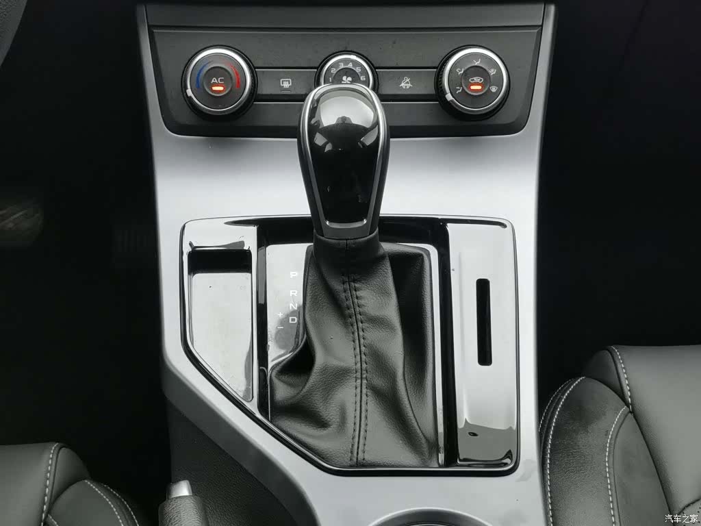 Geely Emgrand, 2022 13