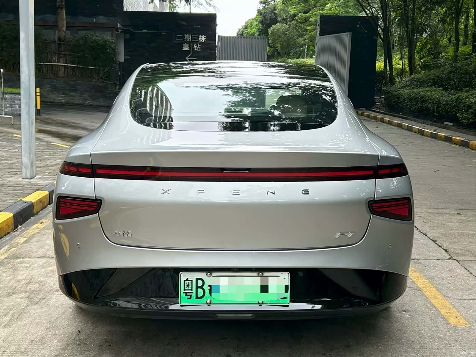 Xpeng P7, 2022 9