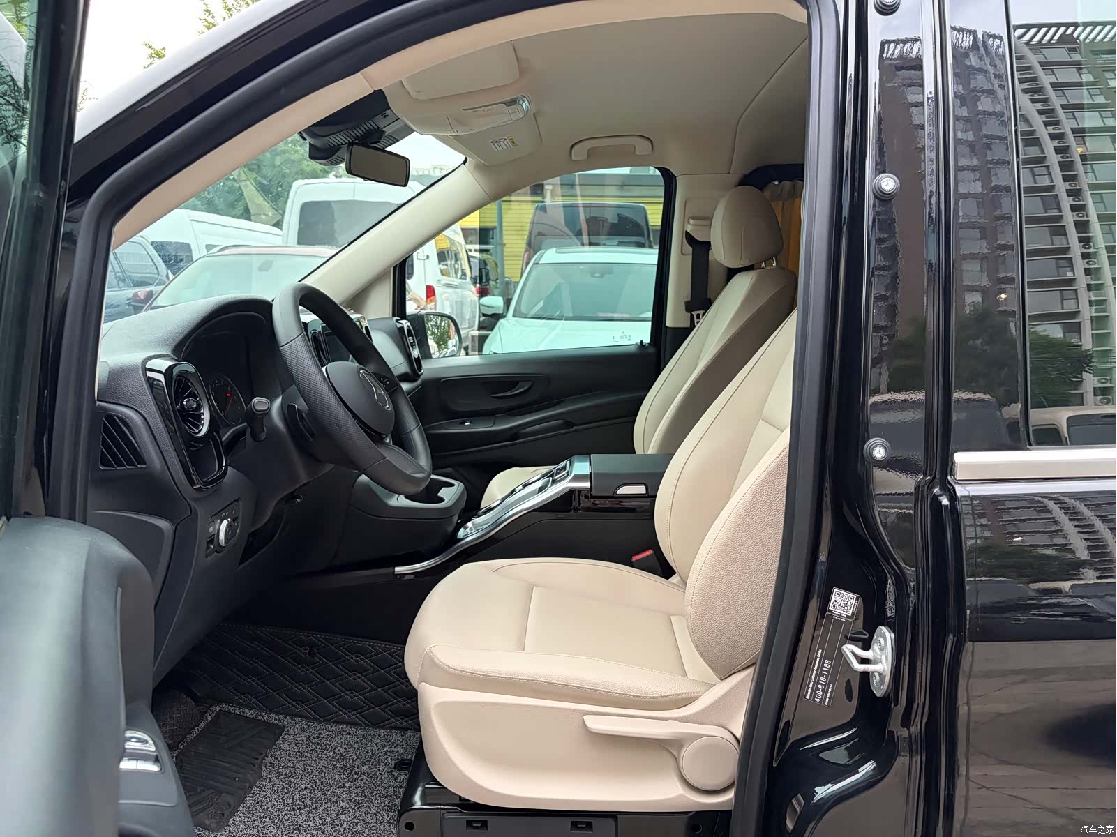 Mercedes-Benz 7, 2025 10