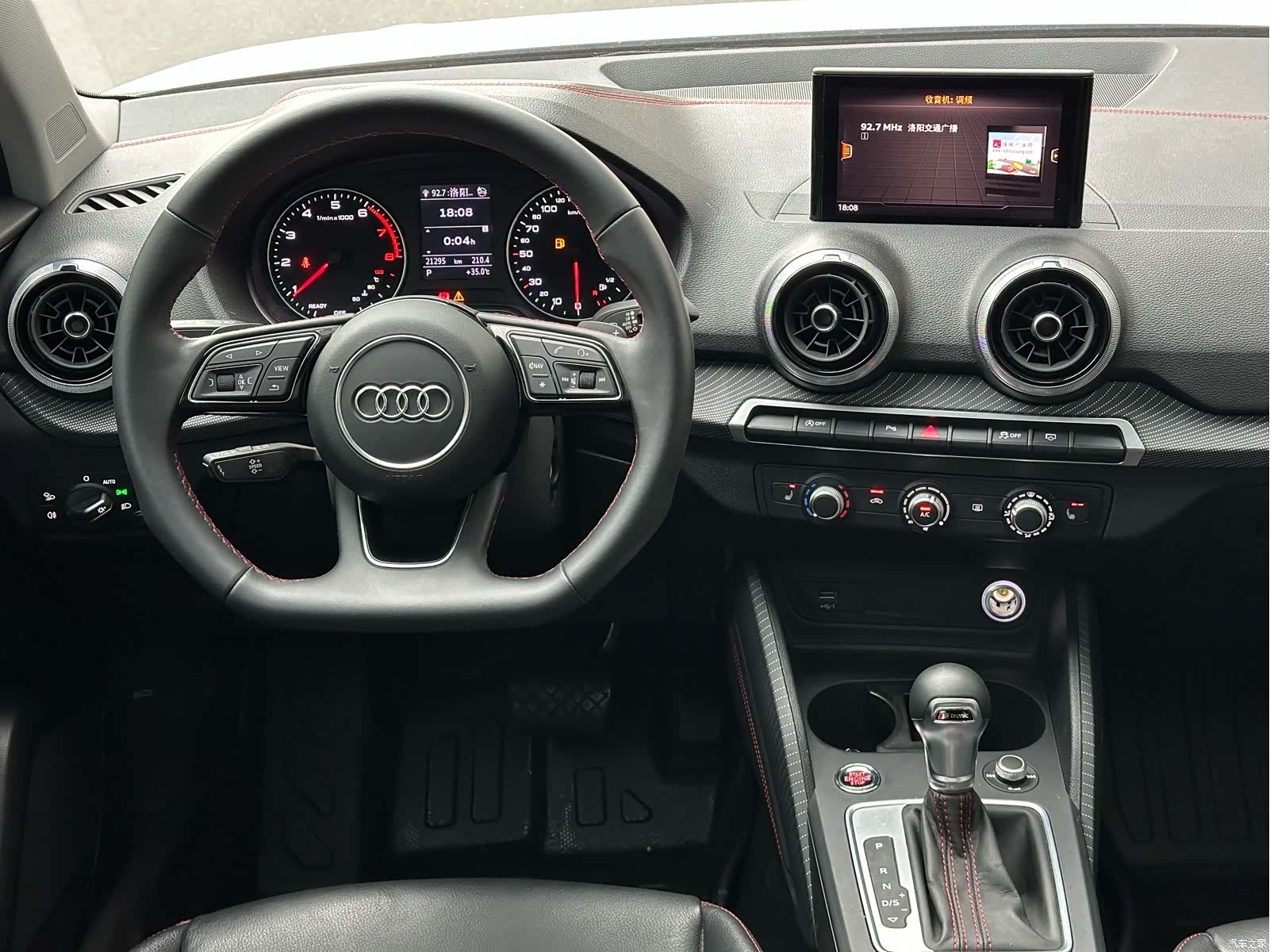 Audi Q2L, 2023 14