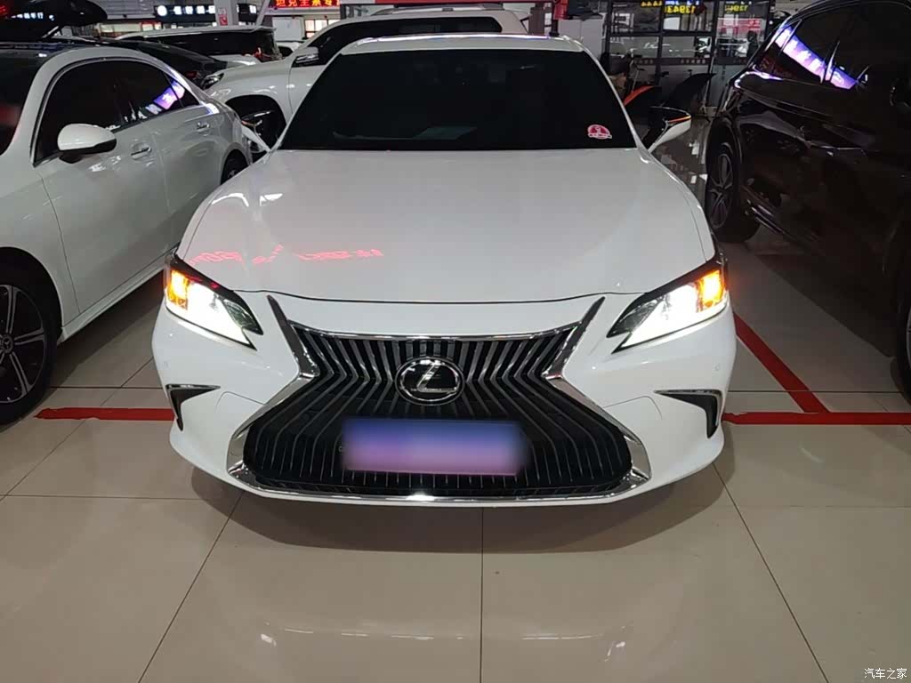 Lexus ES, 2019 3