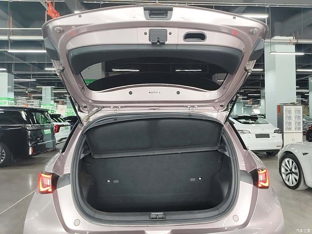 BYD Dolphin, 2023 19