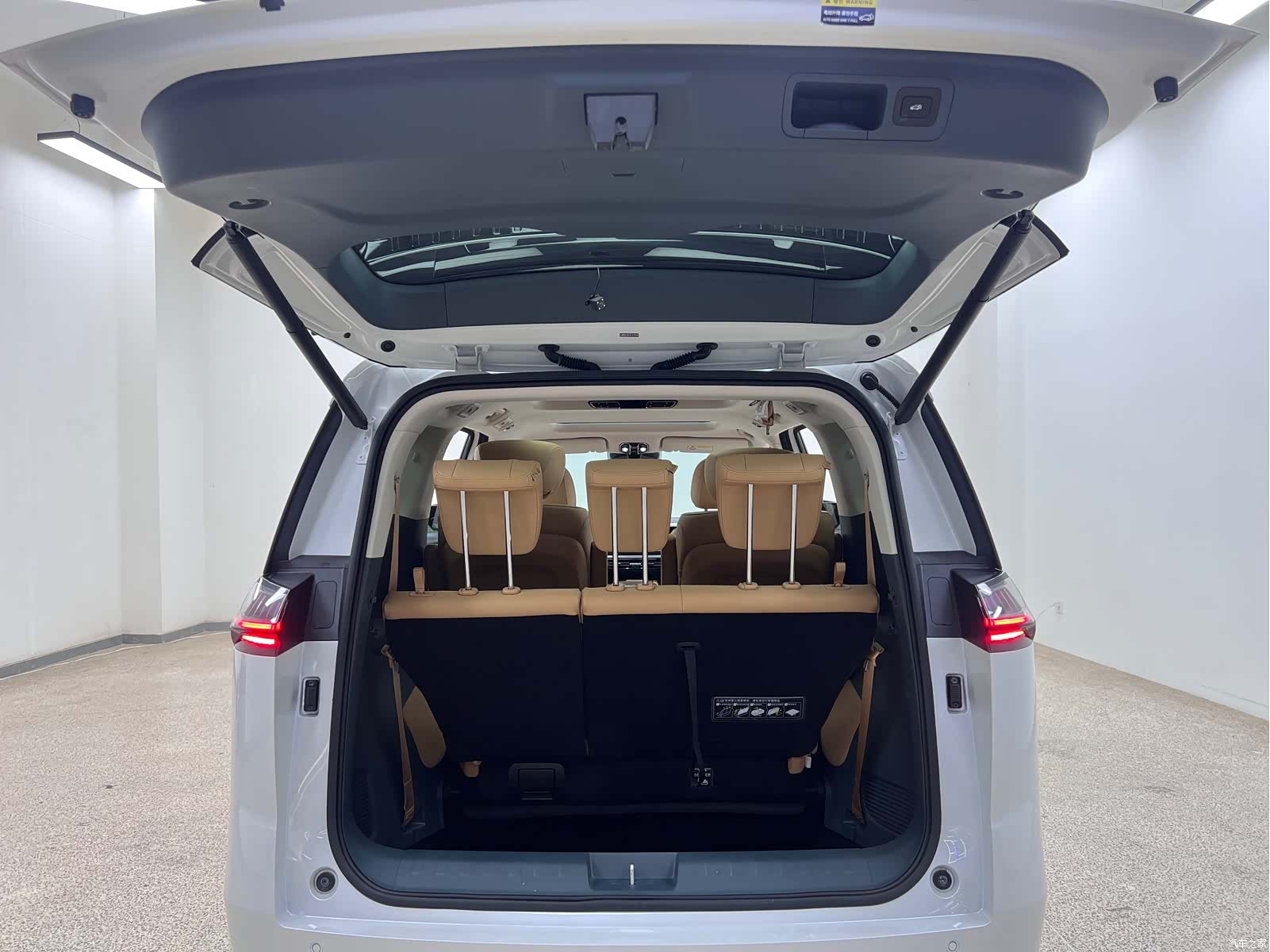Trumpchi E8, 2024 32
