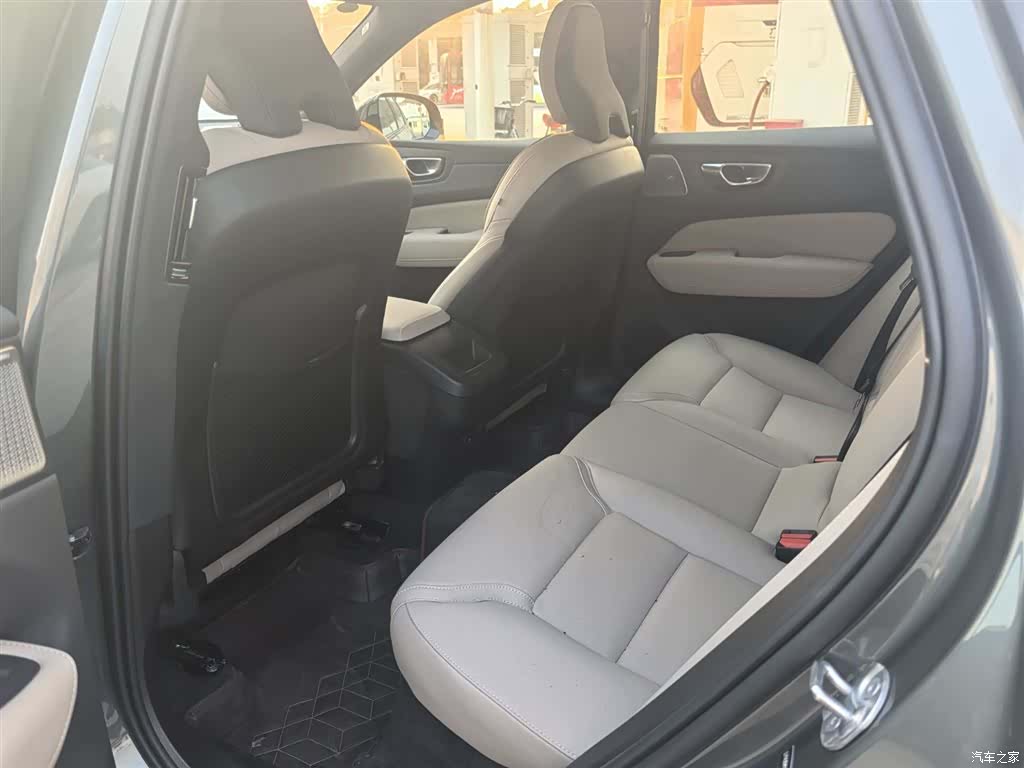 Volvo XC60, 2025 10