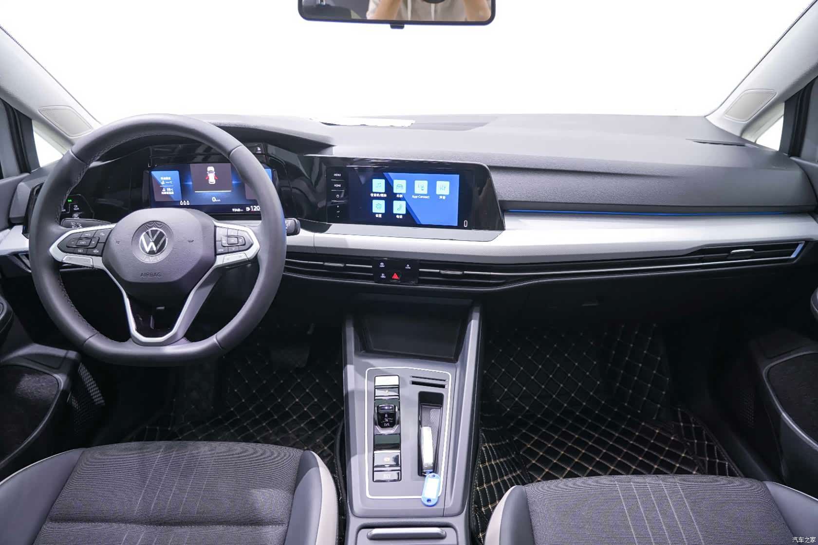 Volkswagen Golf, 2023 21
