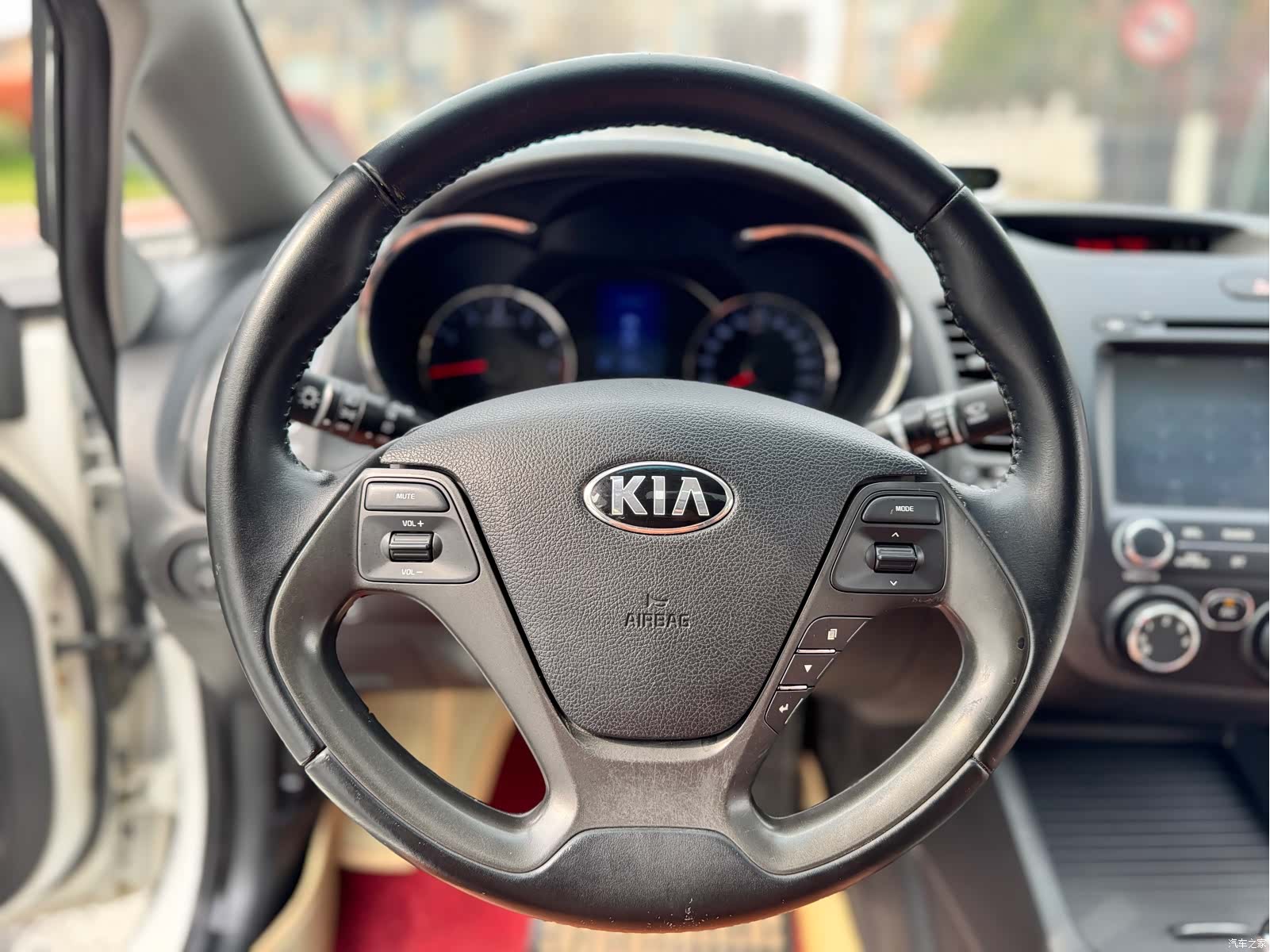 Kia K3, 2014 13