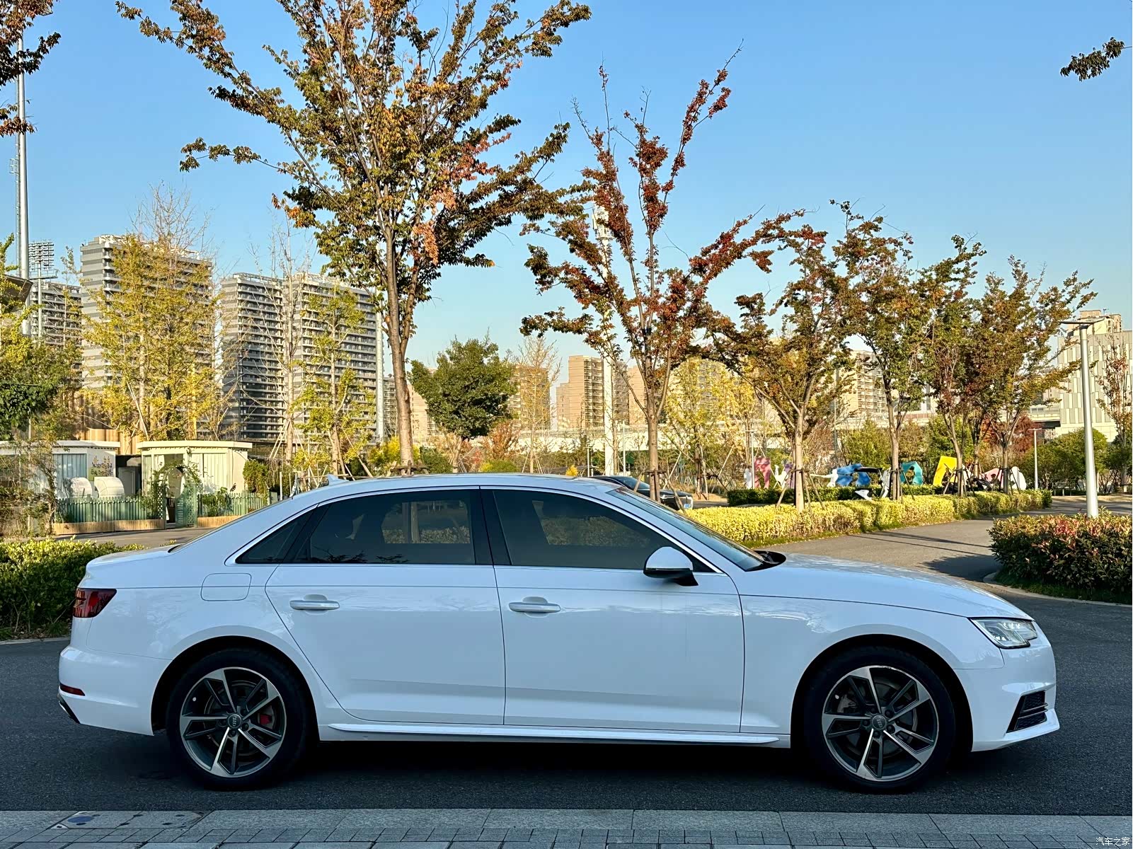 Audi A4L, 2019 7