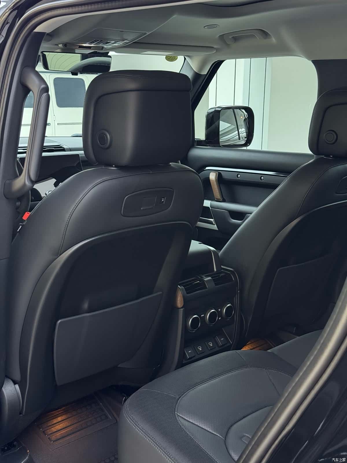 Land Rover Defender, 2022 25