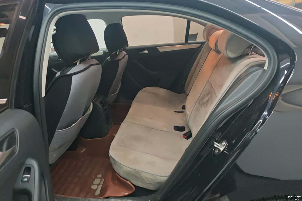 Volkswagen Sagitar, 2015 11