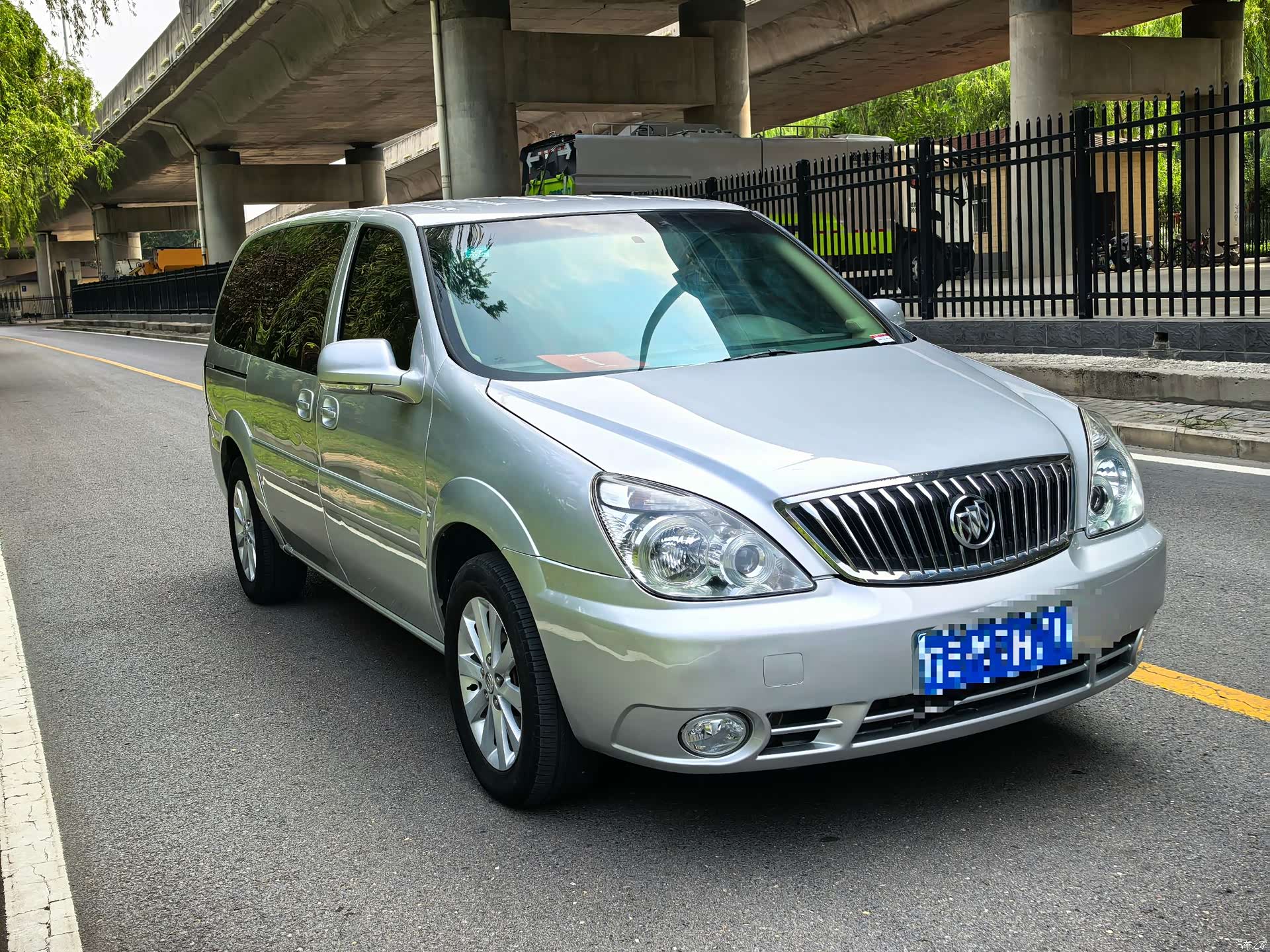 Buick GL8, 2017 3