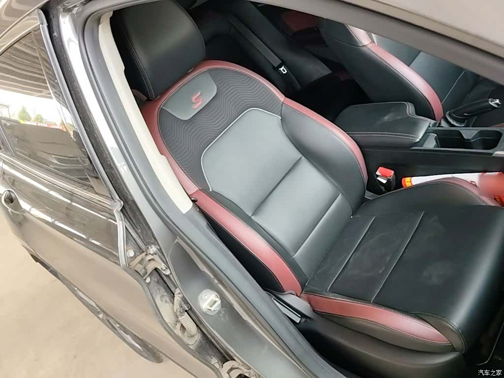 Geely Coolray, 2022 25