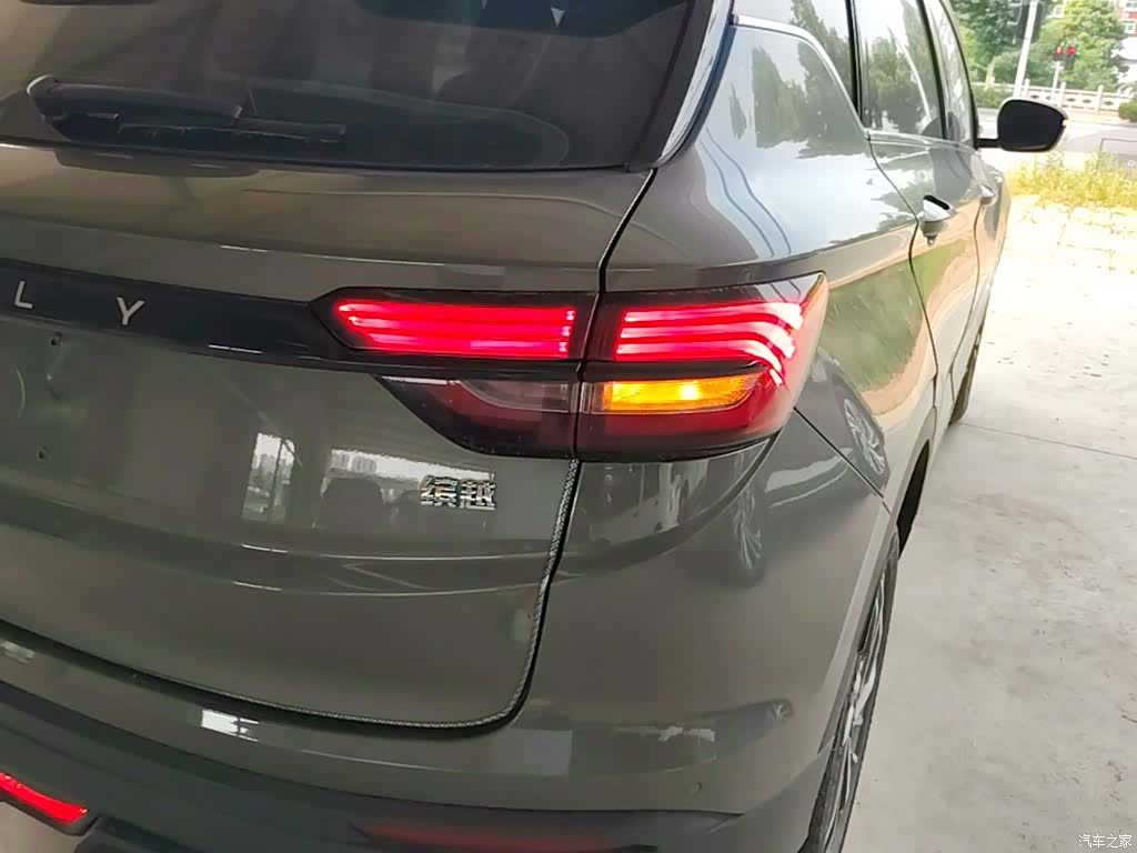 Geely Coolray, 2022 8