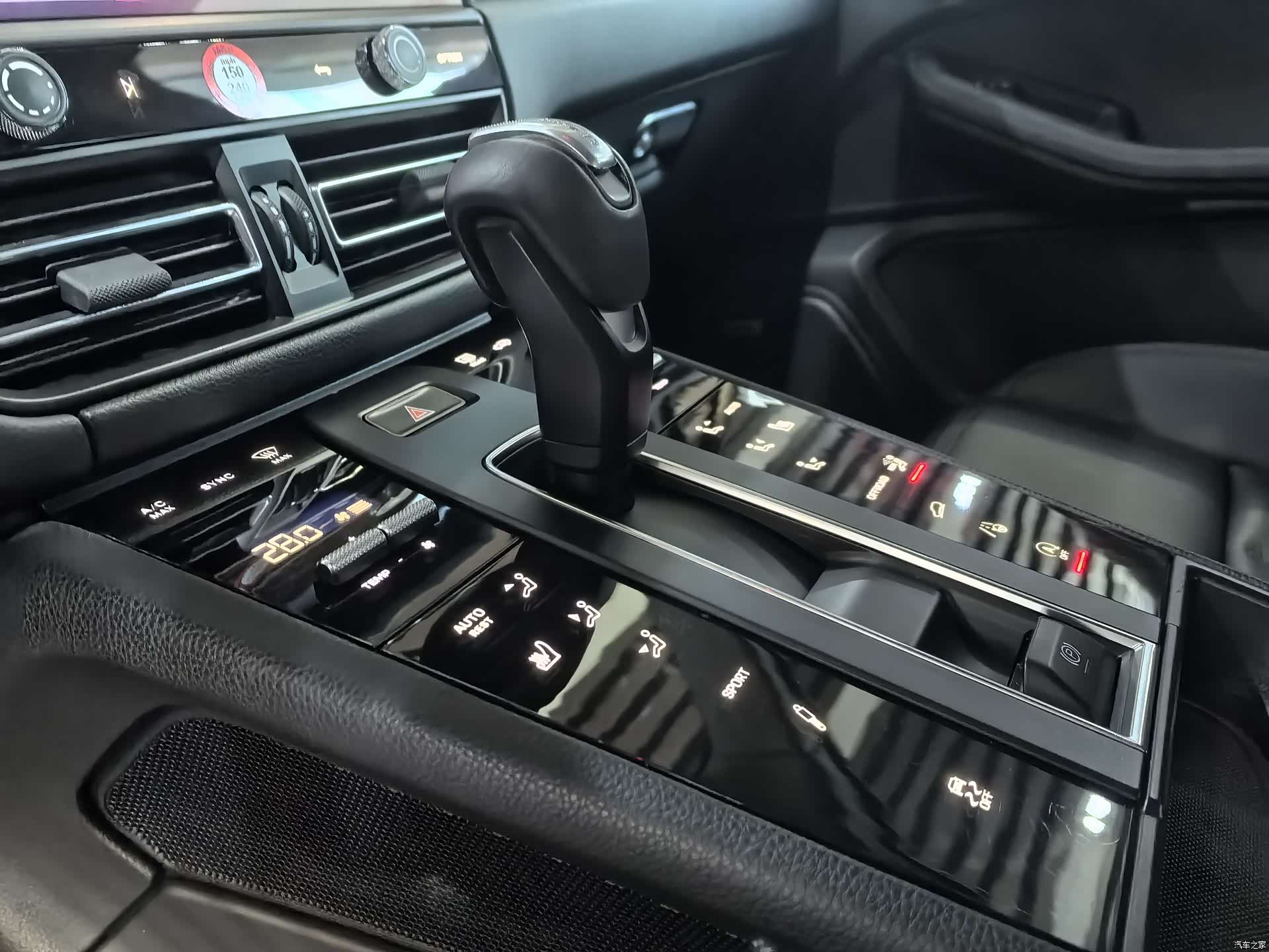 Porsche Macan, 2024 все фото