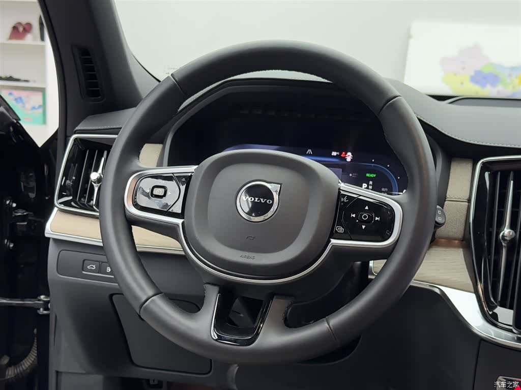 Volvo XC90, 2025 12