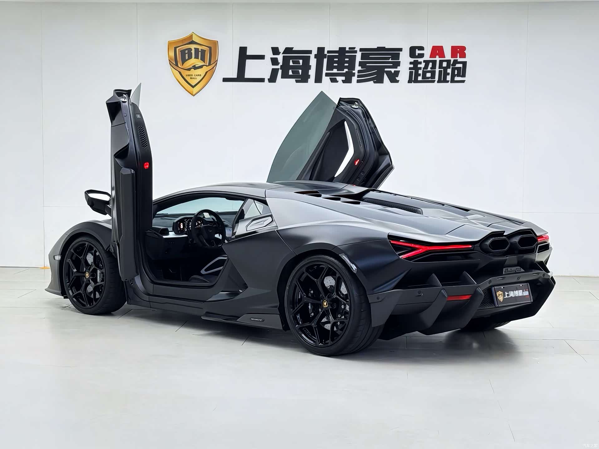 Lamborghini Revuelto, 2025 6