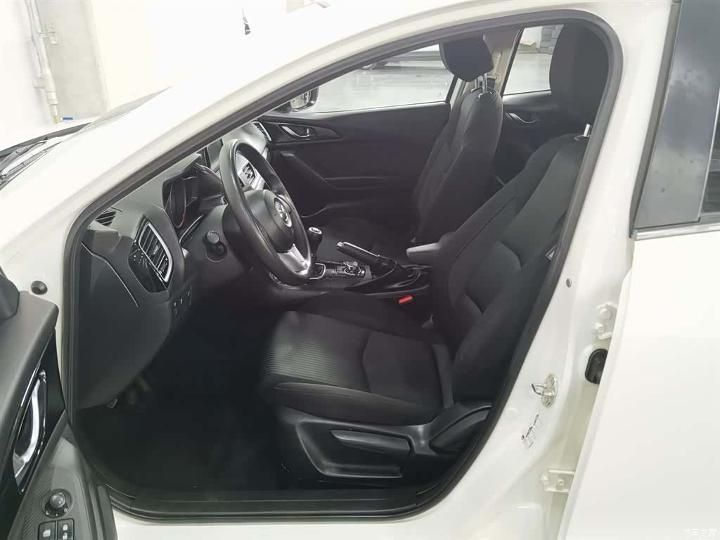 Mazda Mazda3, 2016 10