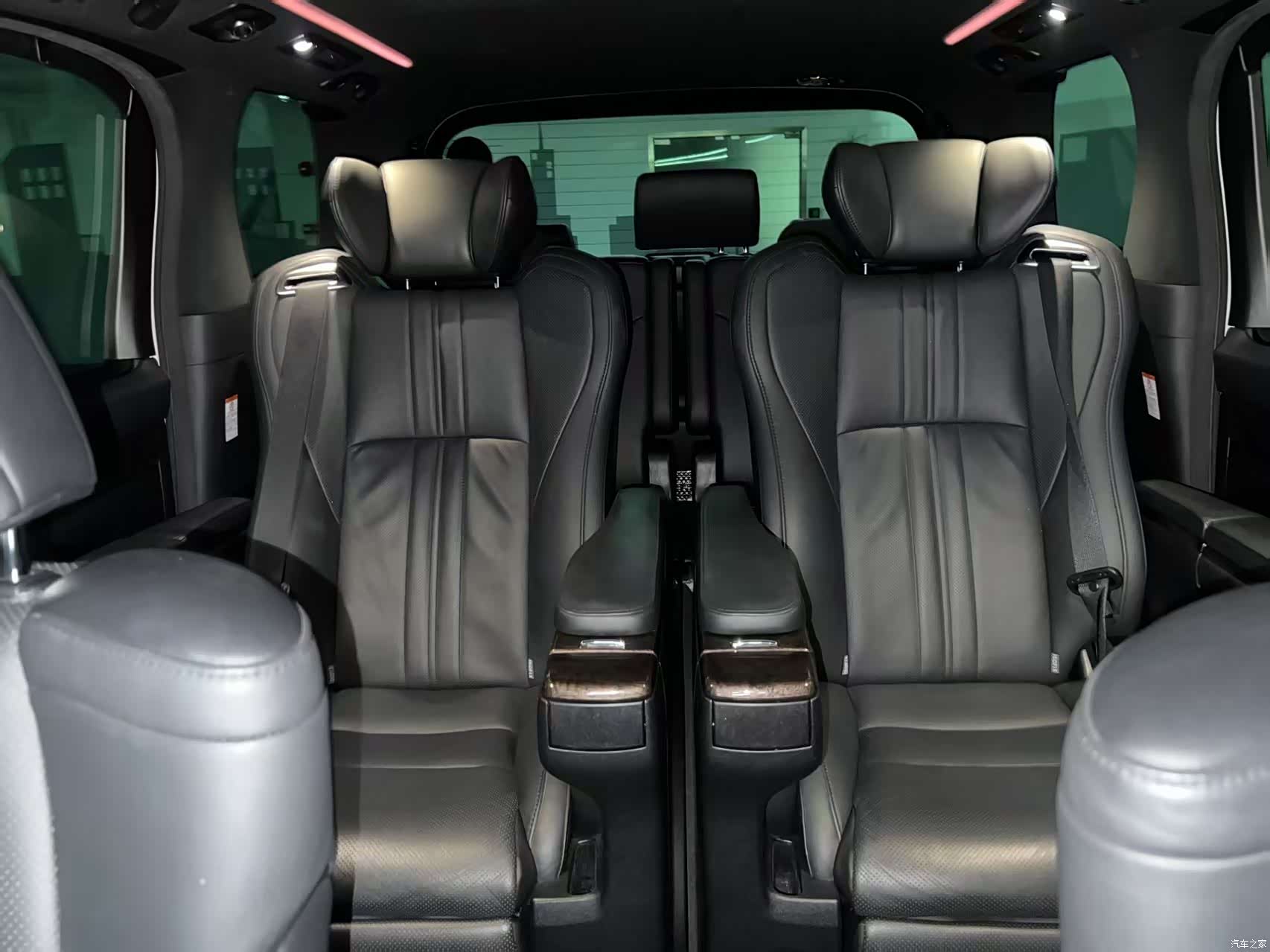 Toyota Alphard, 2020 11