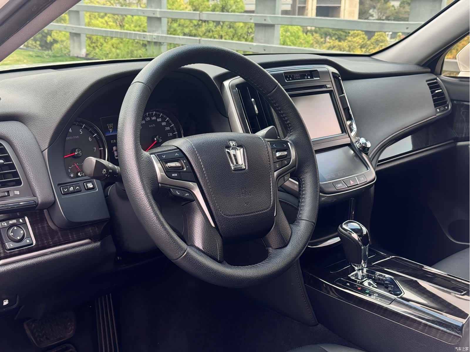 Toyota Crown, 2016 12