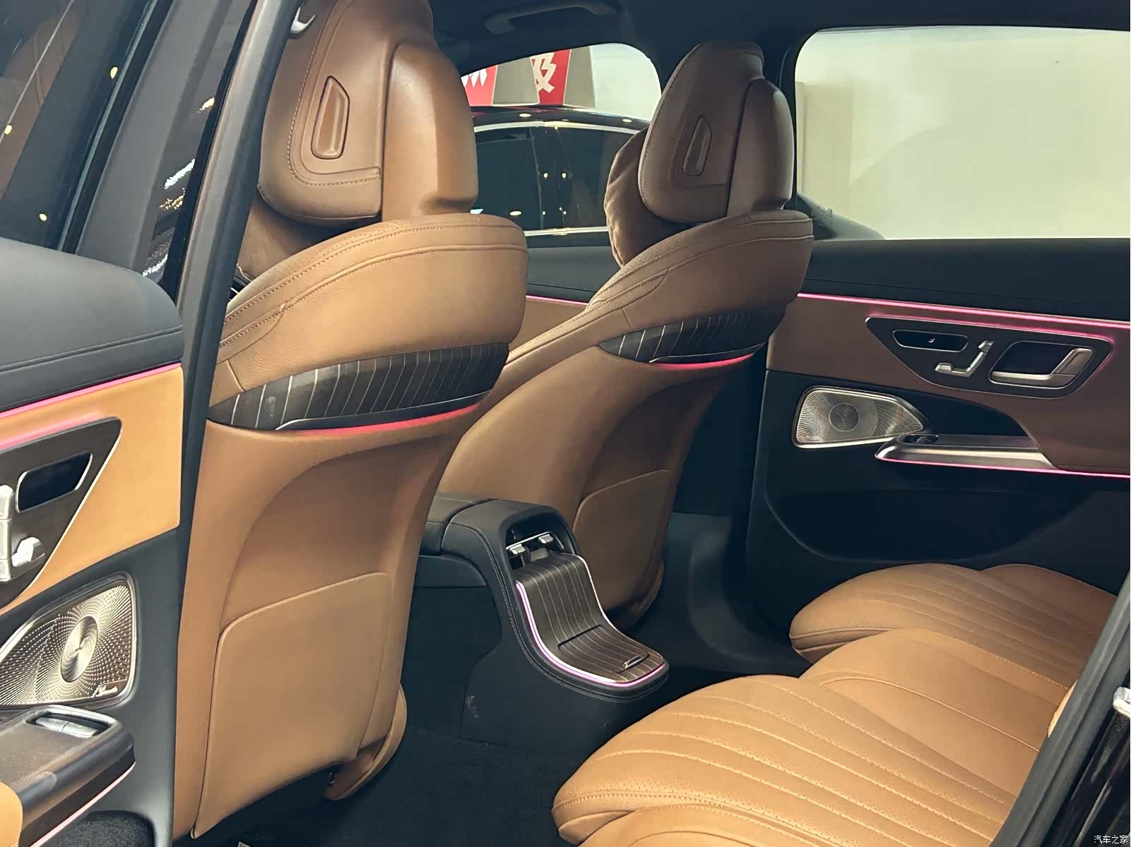 Mercedes-Benz E-Class, 2024 8