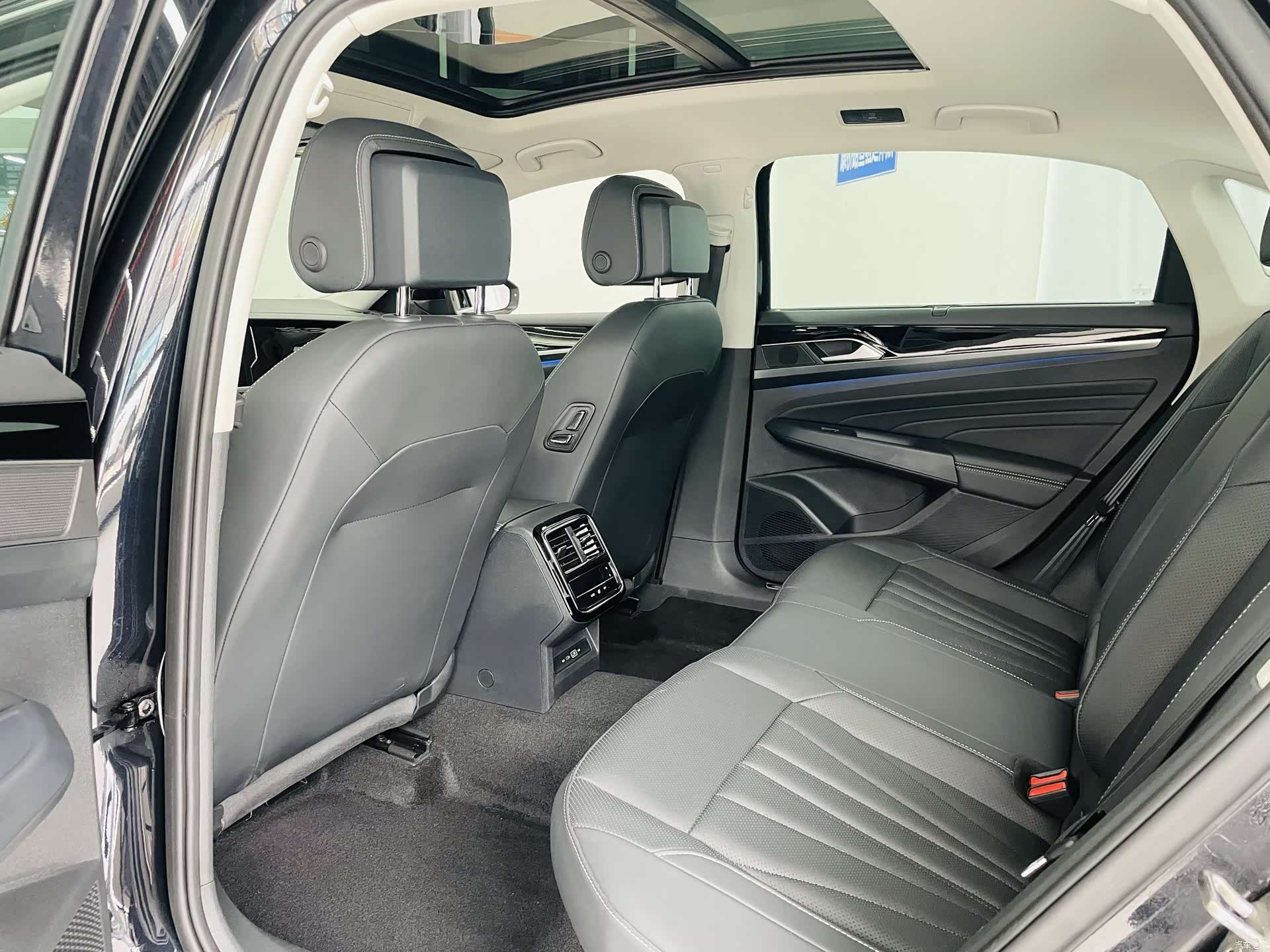 Volkswagen Passat, 2025 11