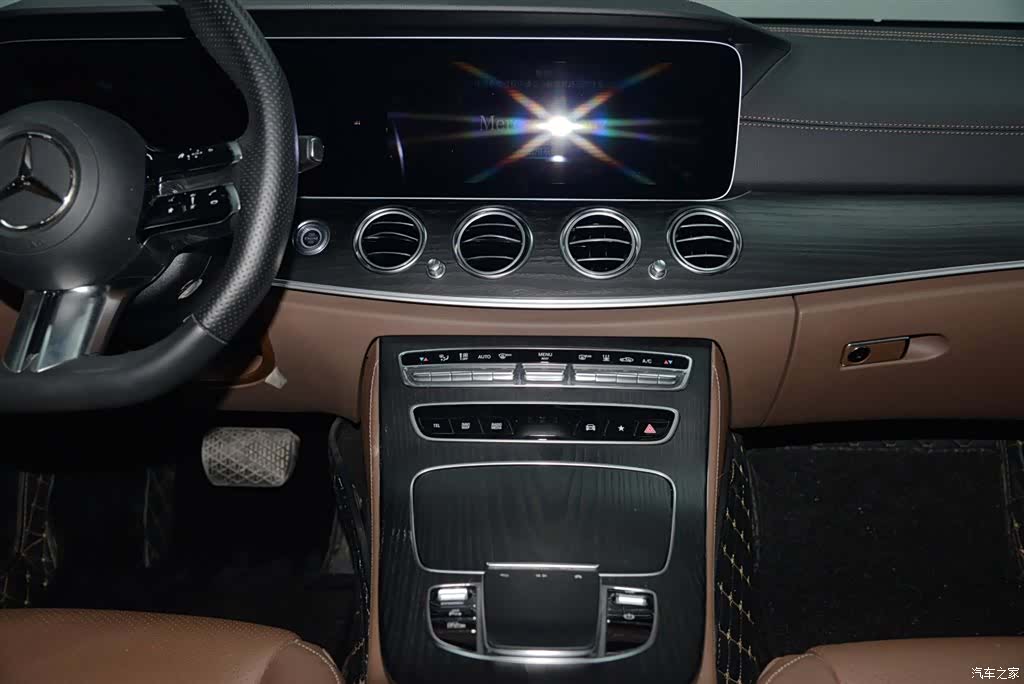 Mercedes-Benz E-Class, 2023 14
