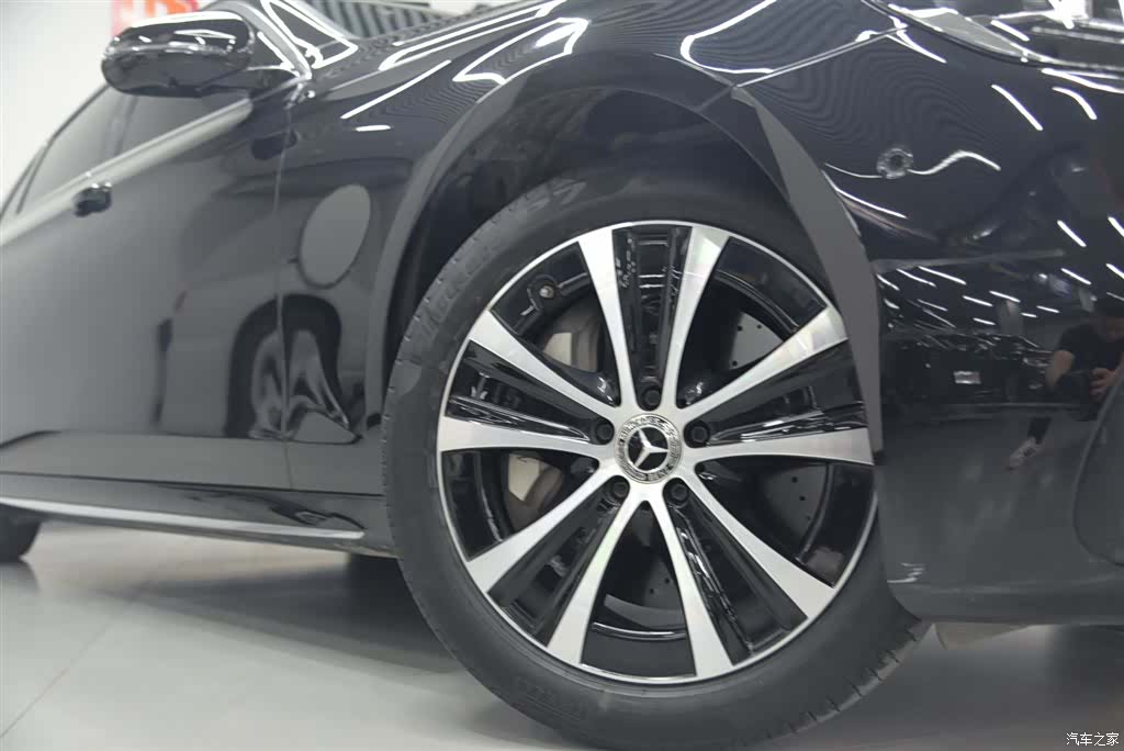 Mercedes-Benz E-Class, 2023 25