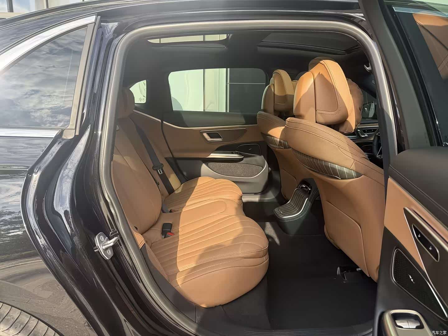 Mercedes-Benz E-Class, 2024 14