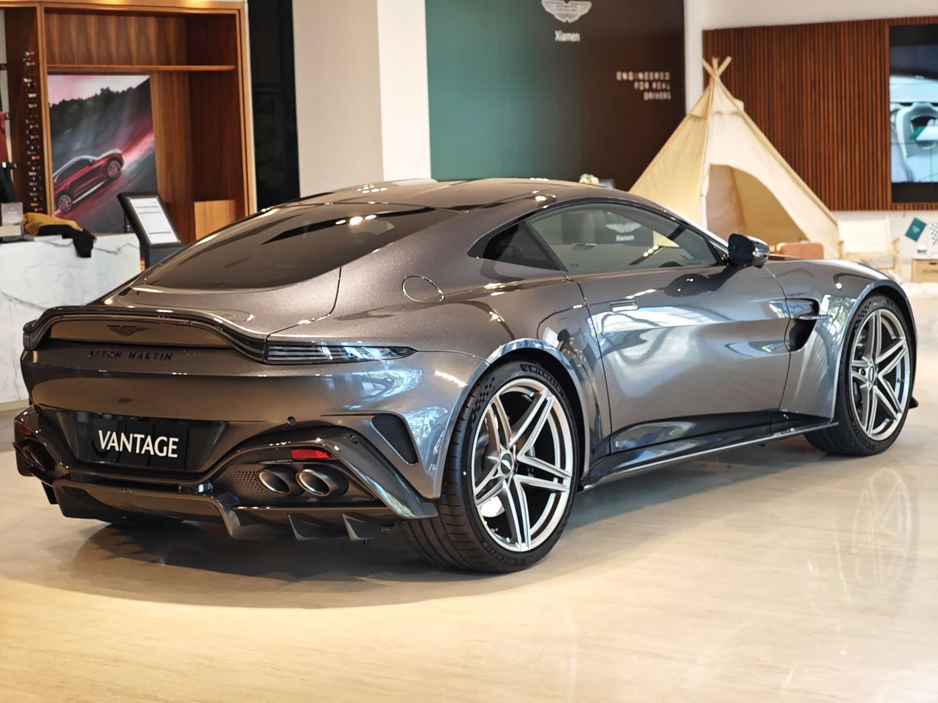 Aston Martin Vantage, 2024 9