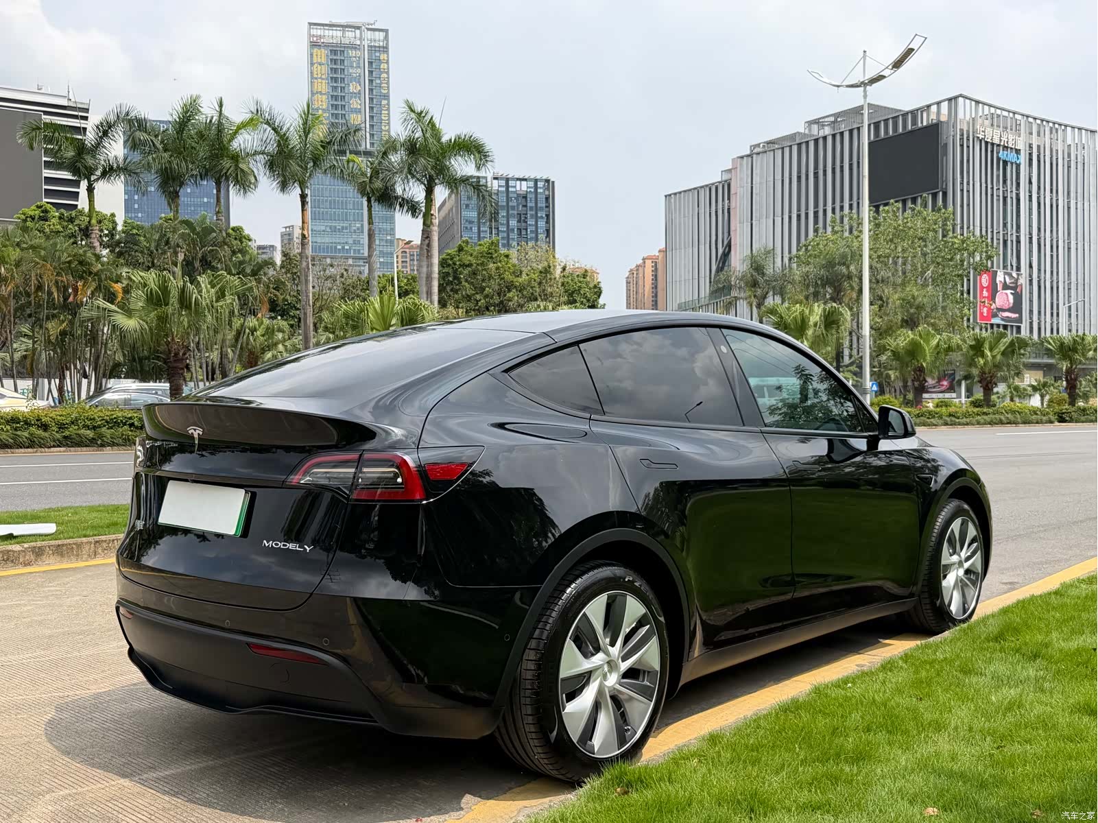 Tesla Model Y, 2023 4