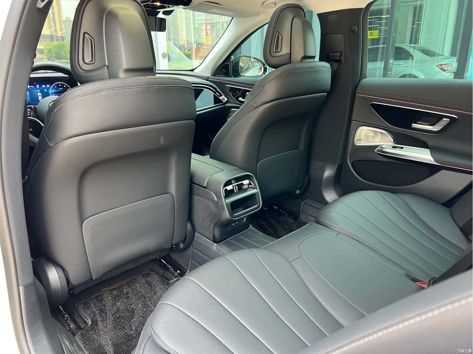 Mercedes-Benz E-Class, 2025 14