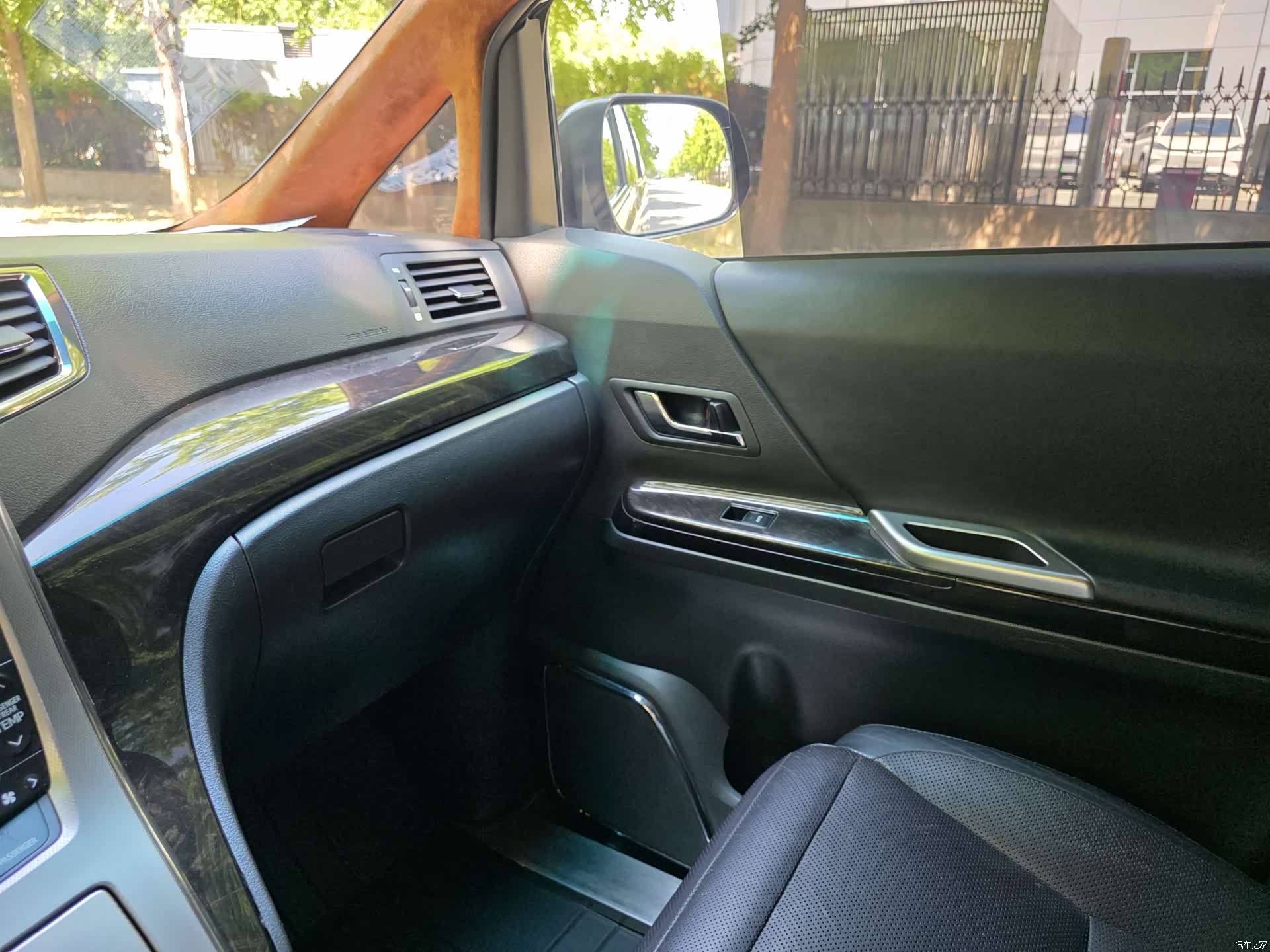 Toyota Alphard, 2014 26