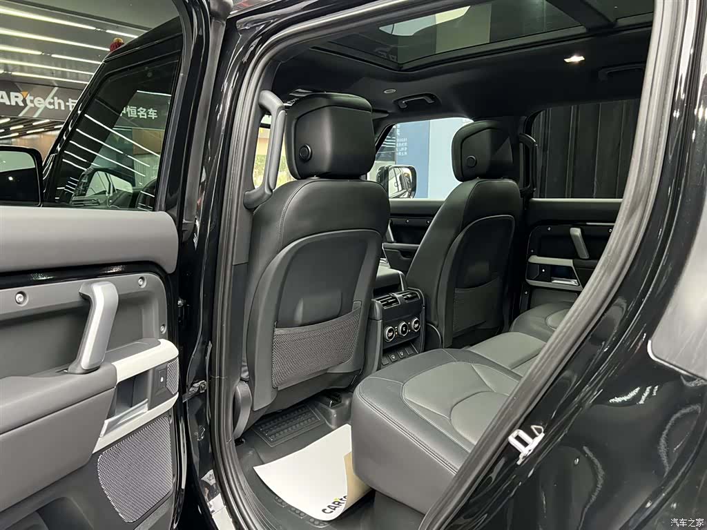 Land Rover Defender, 2024 18