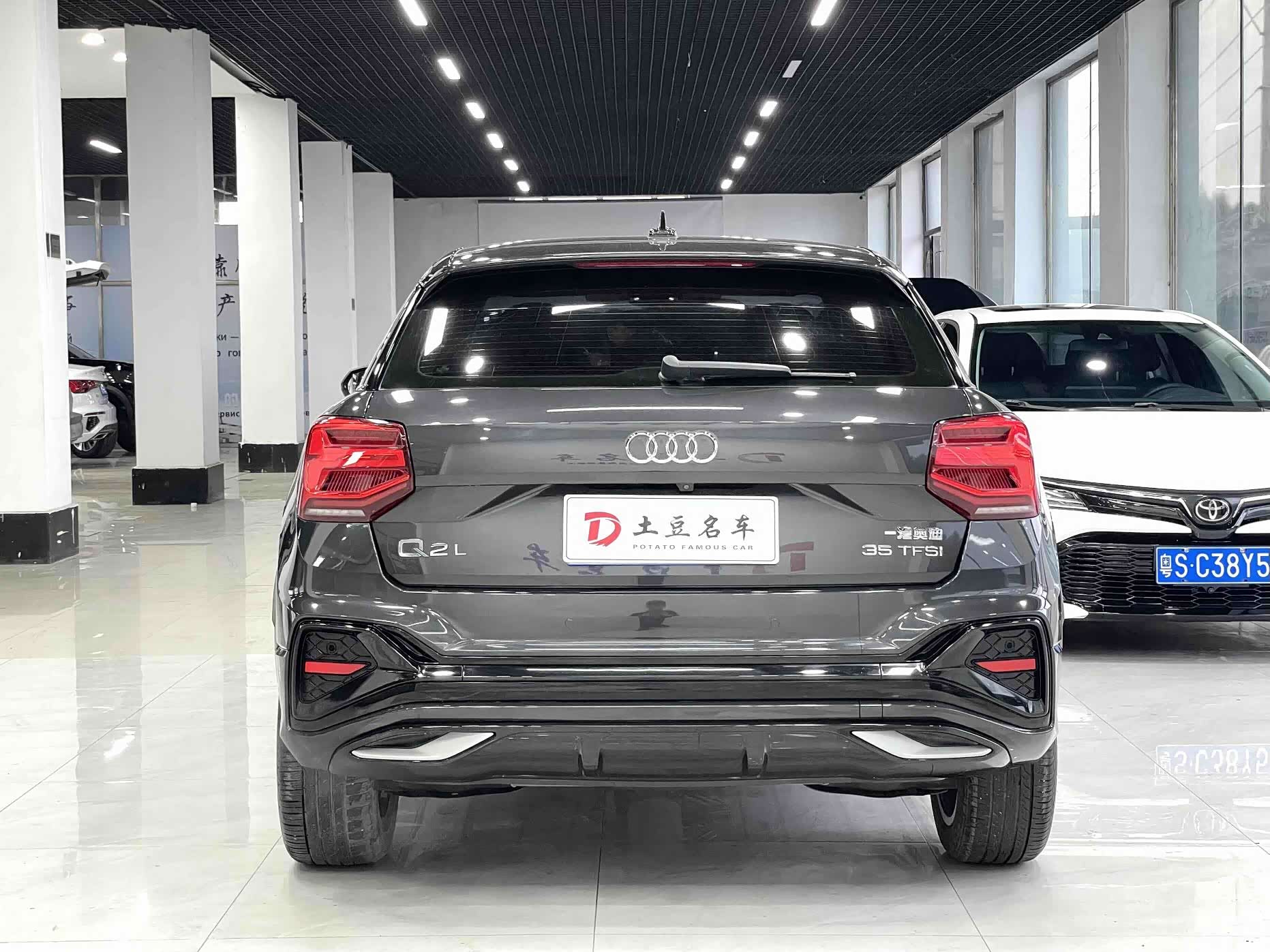 Audi Q2L, 2022 все фото