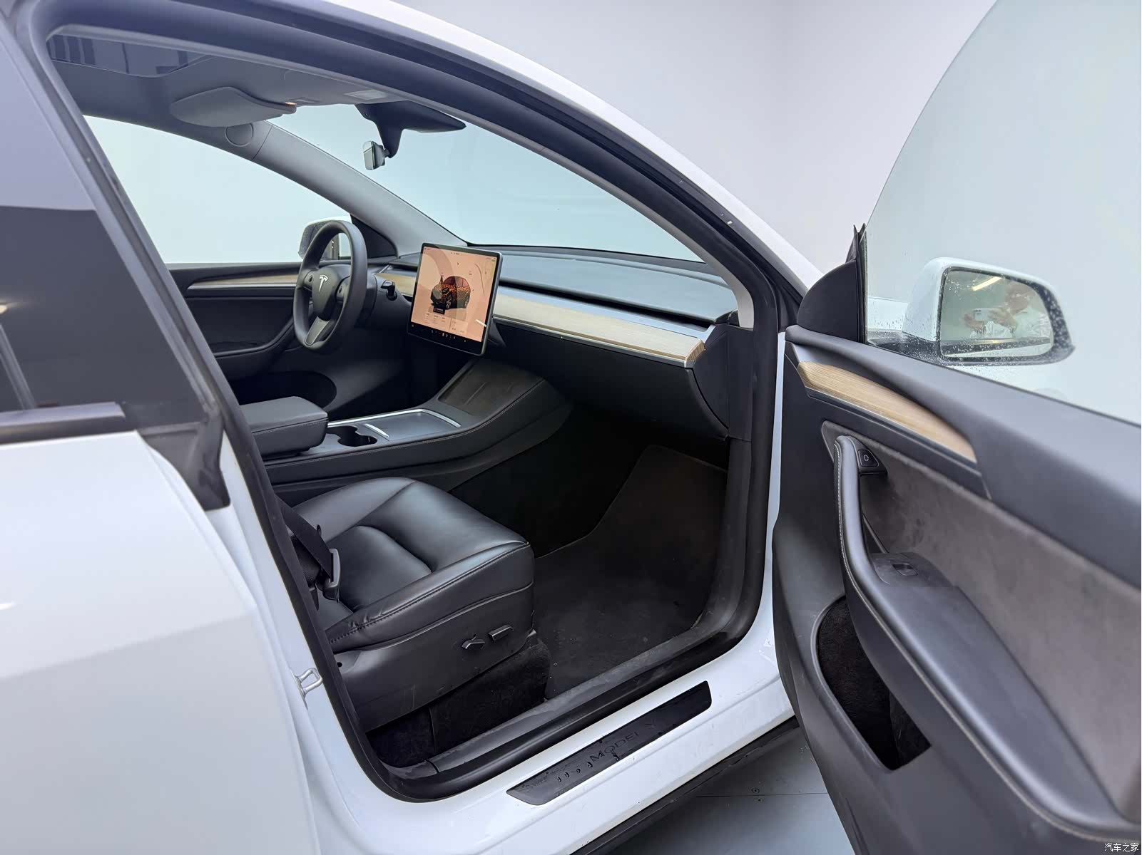 Tesla Model Y, 2023 13