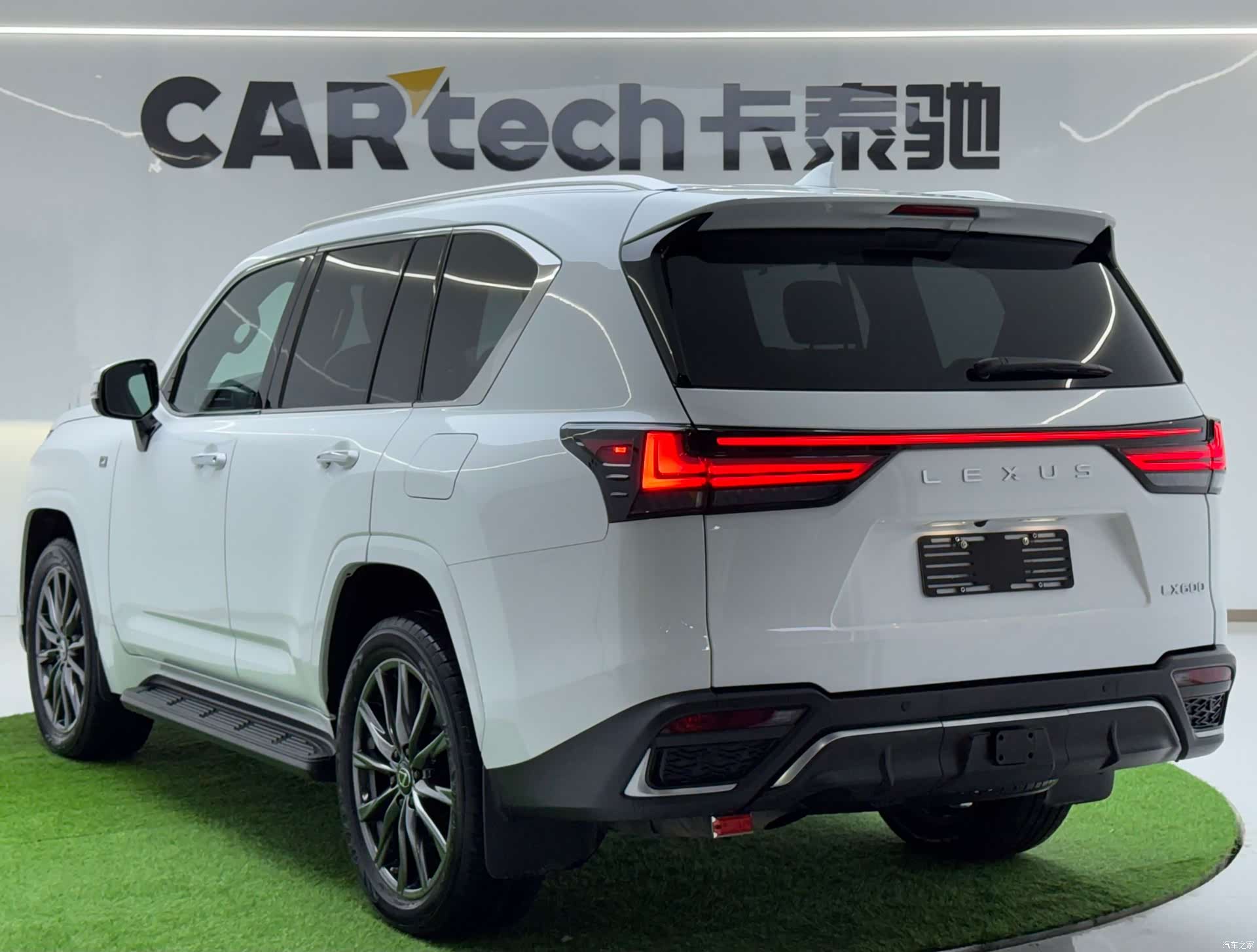 Lexus LX, 2025 3