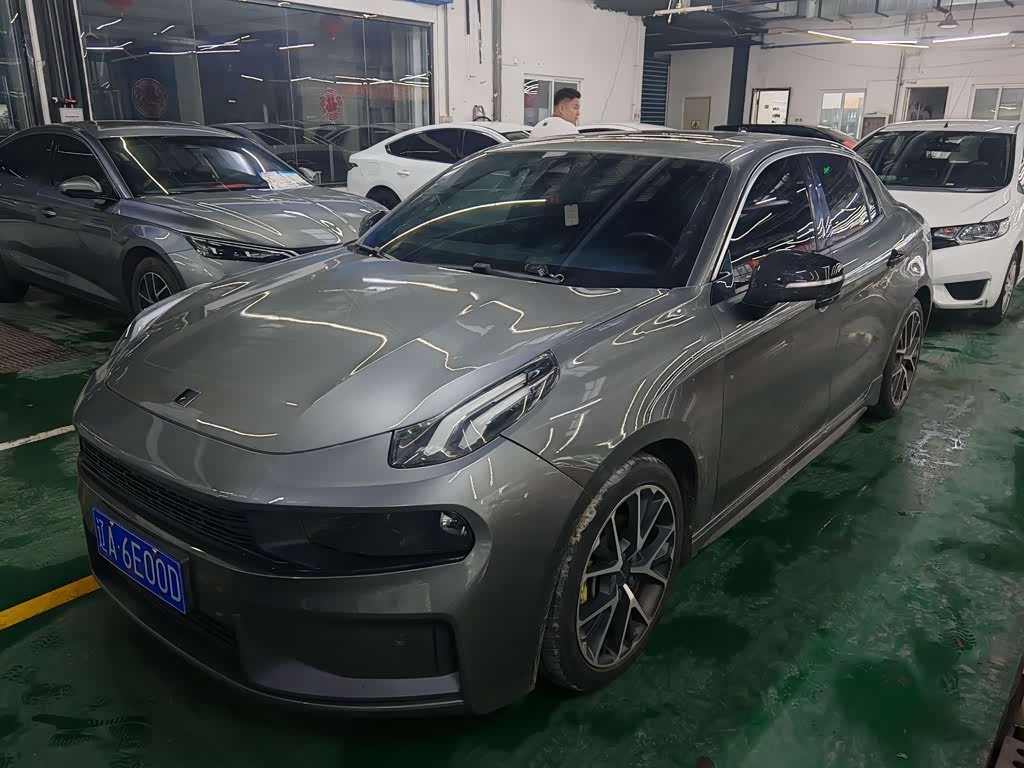 Lynk & Co 03