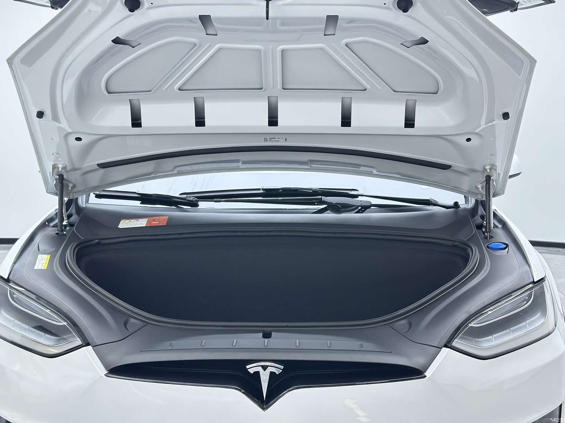 Tesla Model X, 2017 12