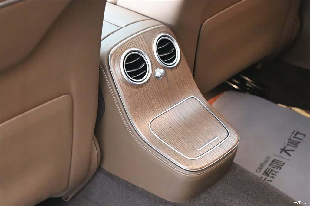 Mercedes-Benz E-Class, 2023 21