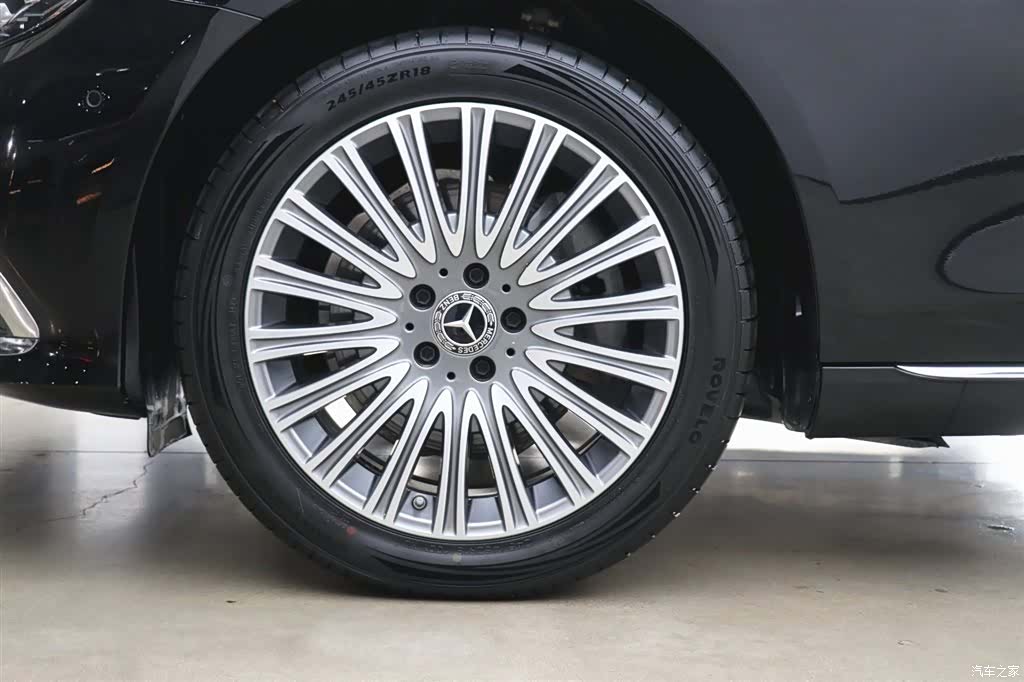 Mercedes-Benz E-Class, 2023 30