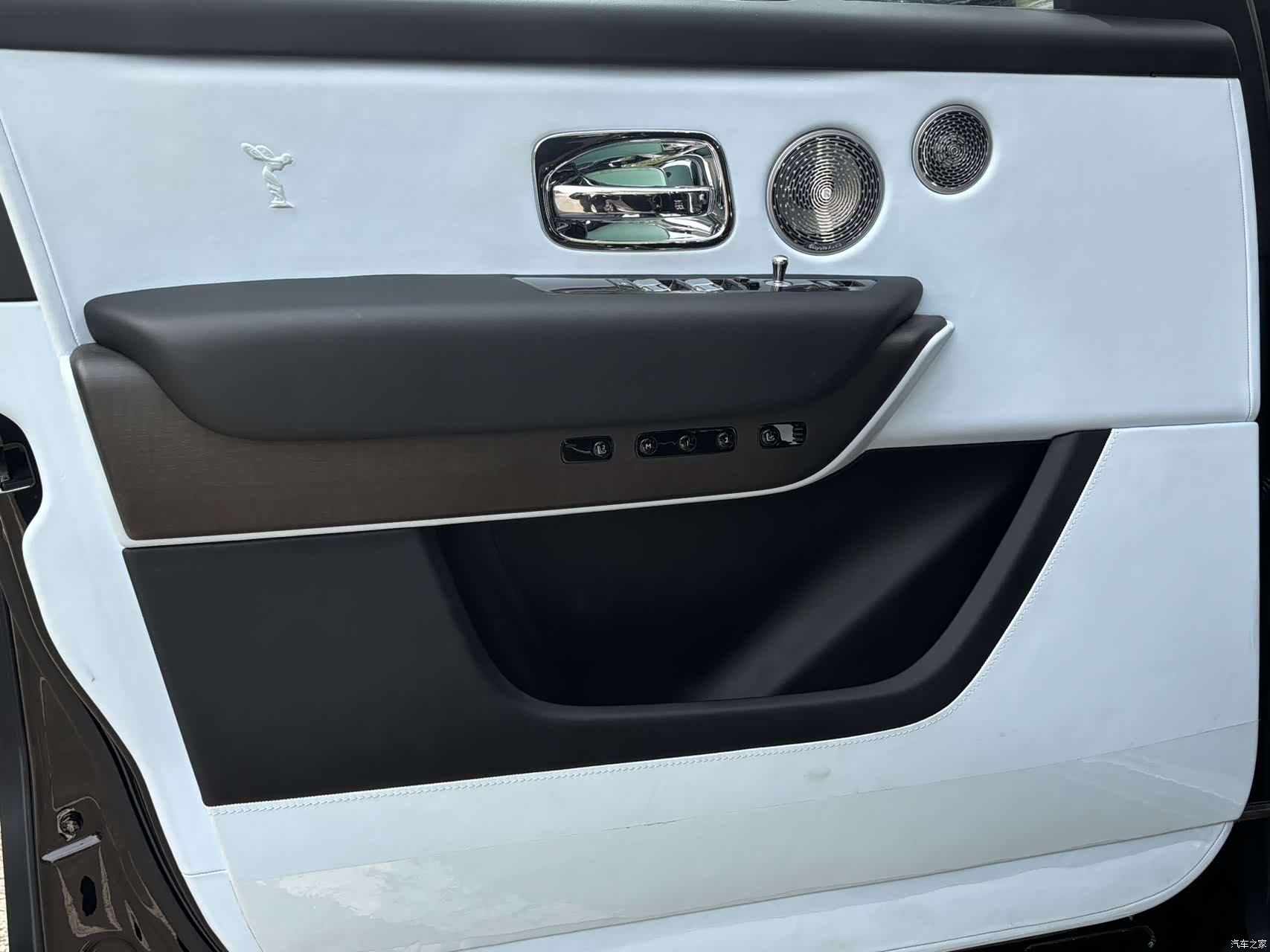 Rolls-Royce Cullinan, 2023 11