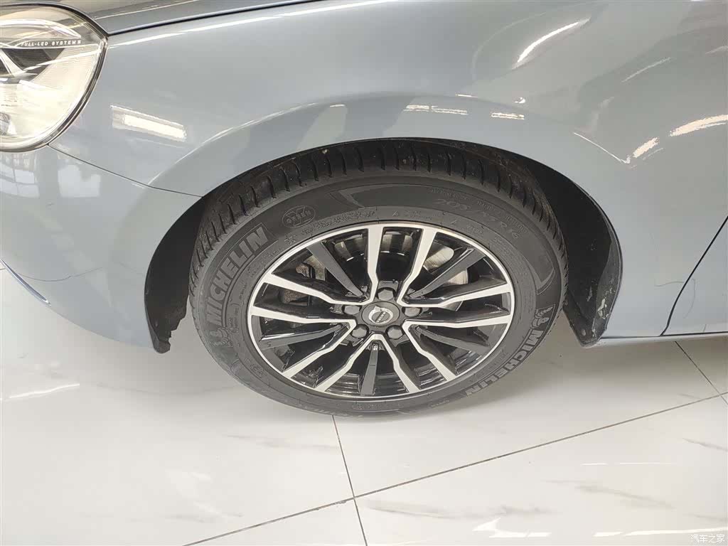 Volvo V40, 2018 23