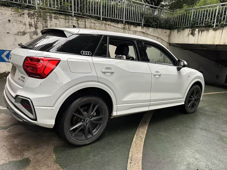 Audi Q2L
